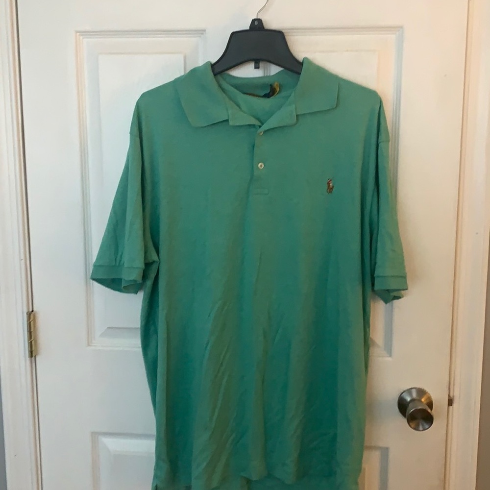 Men’s green polo